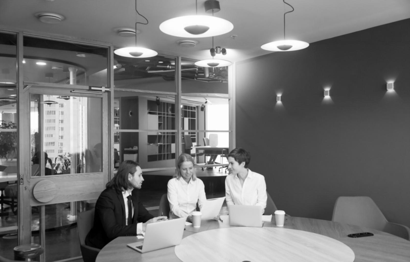 Internationale Studenten bei Finanzplanung
